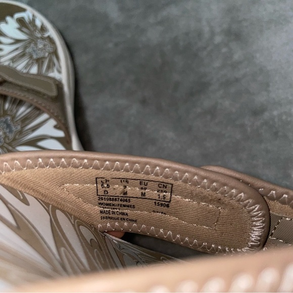 Cloudsteppers by Clark Adjustable Velcro Flipflop Sandals Women's Size 9 - Picture 9 of 9